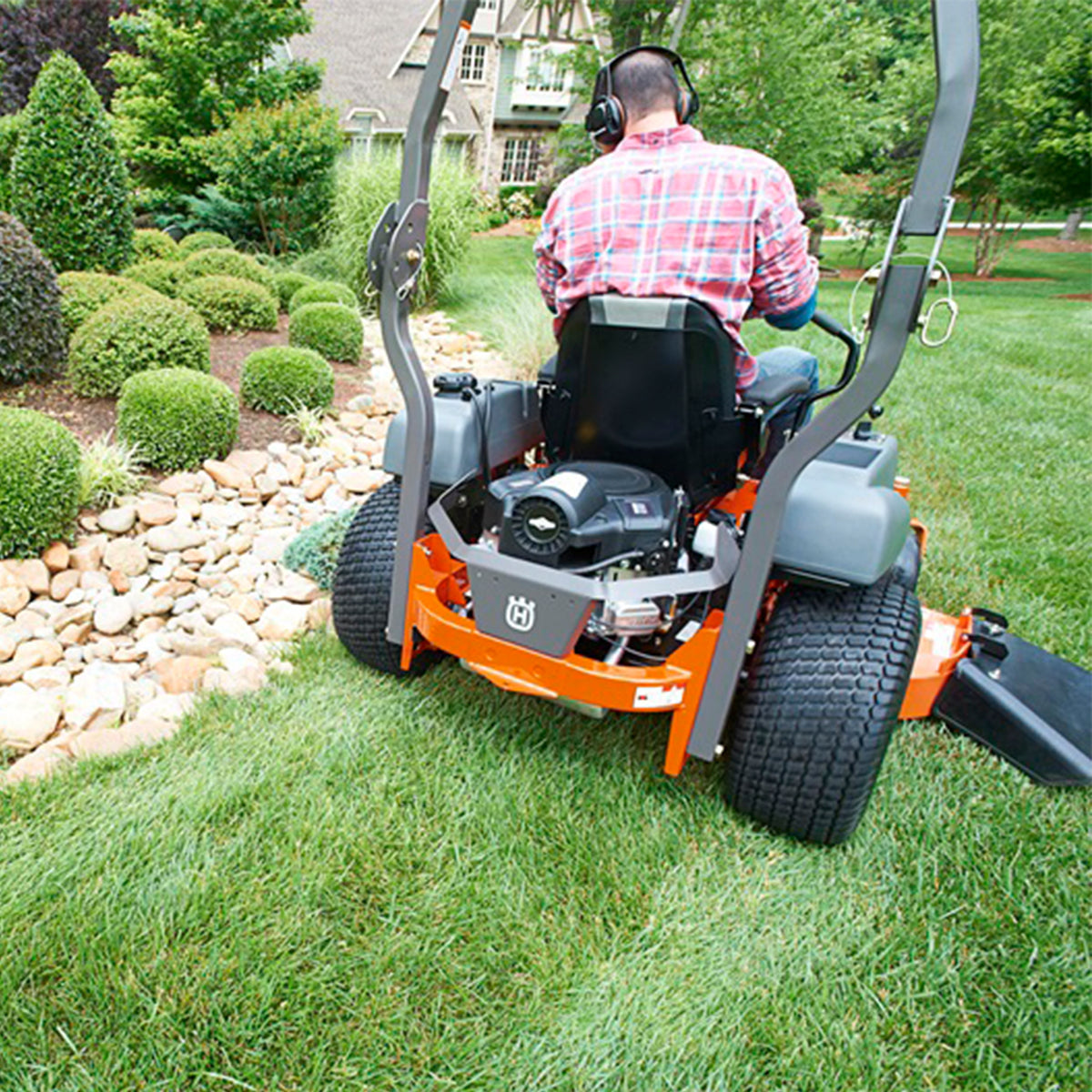 HUSQVARNA MZT61 Zero Turn Mower